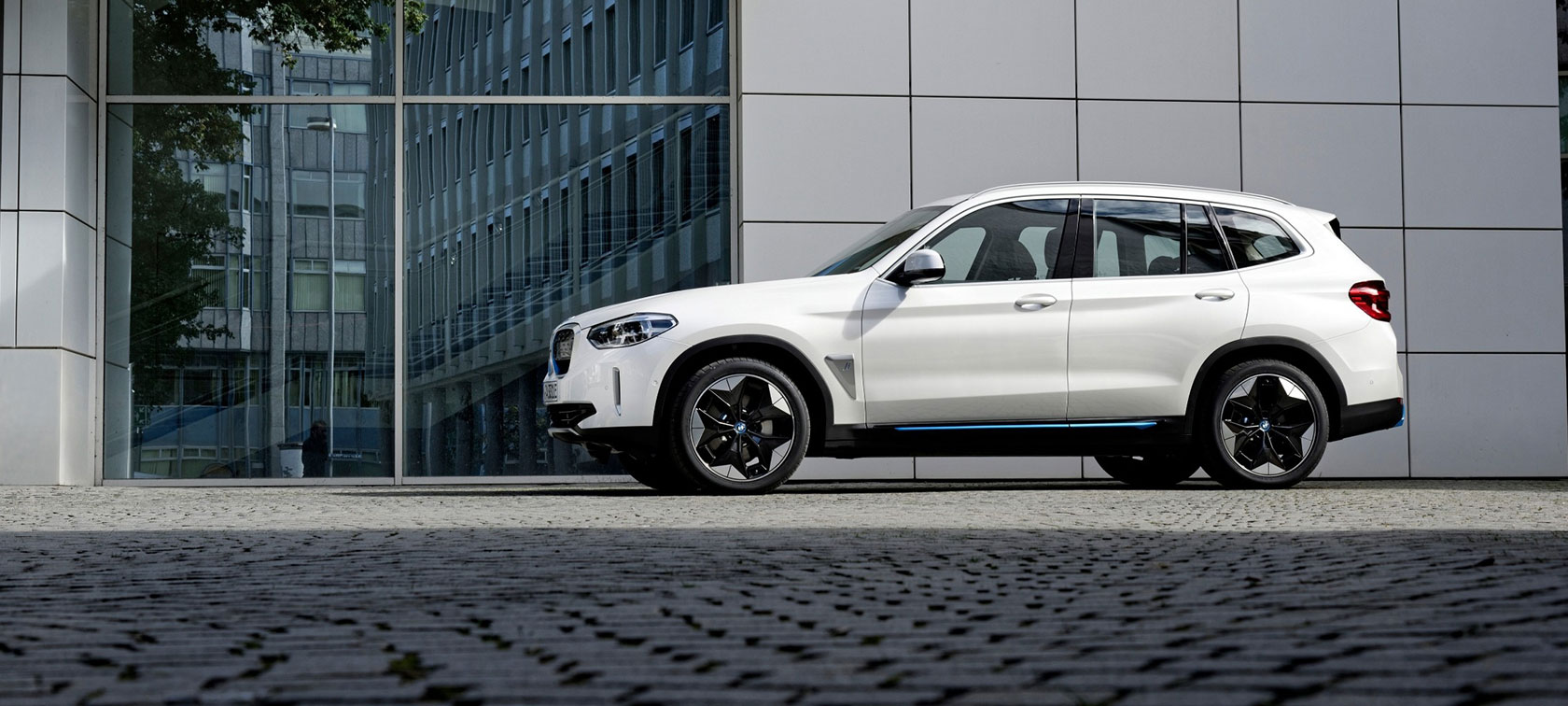 Η ΠΡΩΤΗ BMW iX3.